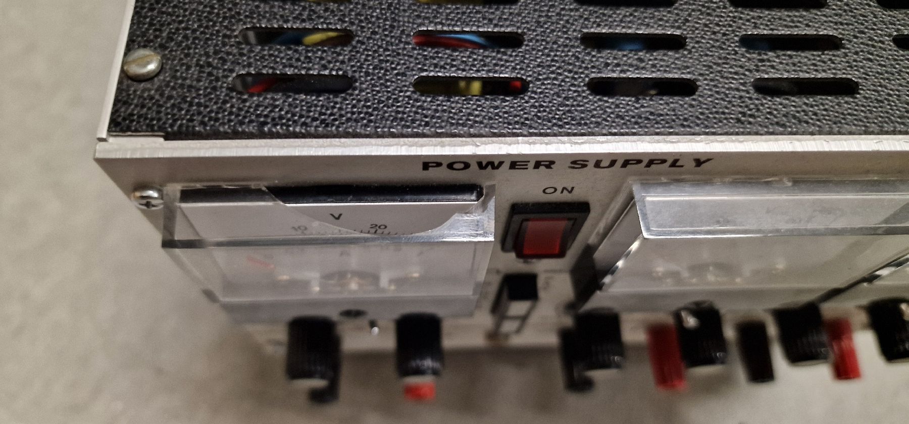 Elettrotecnica: Netzgerät Dr. K. Witmer Elektronik AG IC Triple 100 – Usato da Gerlafingen venduto da dulifuli 2