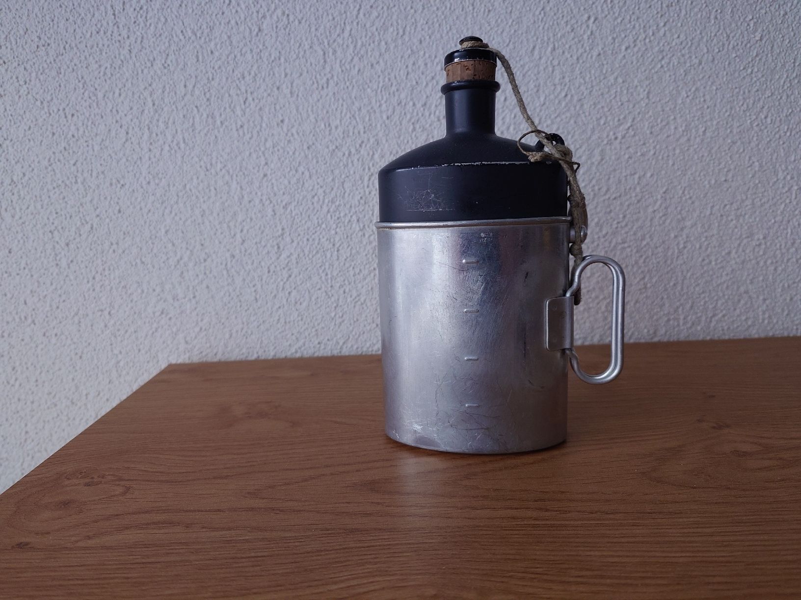 Schweizer Armee Attrezzatura & Pezzi di ricambio: Vintage Feldflasche mit Becher, Schweizer Armee, Top! – Usato da Nottwil venduto da cellogau