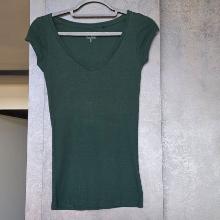 🐸 T-SHIRT / TOP MIT V-AUSSCHNITT S DUNKELGRÜN