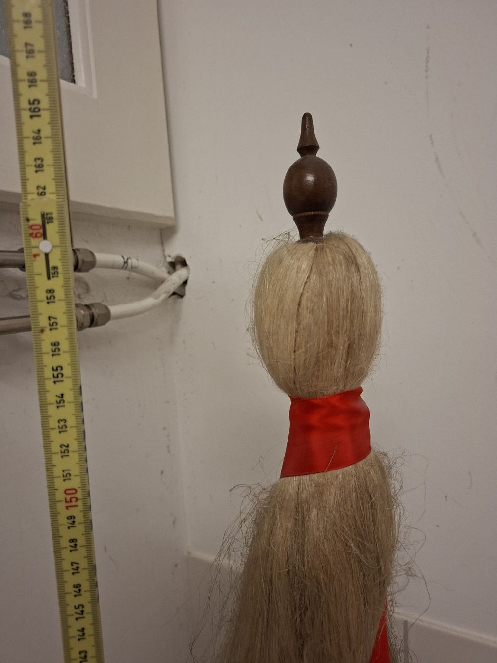 Ruote per filare: Antikes Spinnrad aus Holz mit Garnrolle,  – Usato da Olten venduto da Mezopotamya 2
