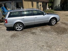 Verkaufe VW Passat 2,5 tdi. Frontscheibe ist undicht