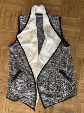 Flauschige Winter Weste von Jump