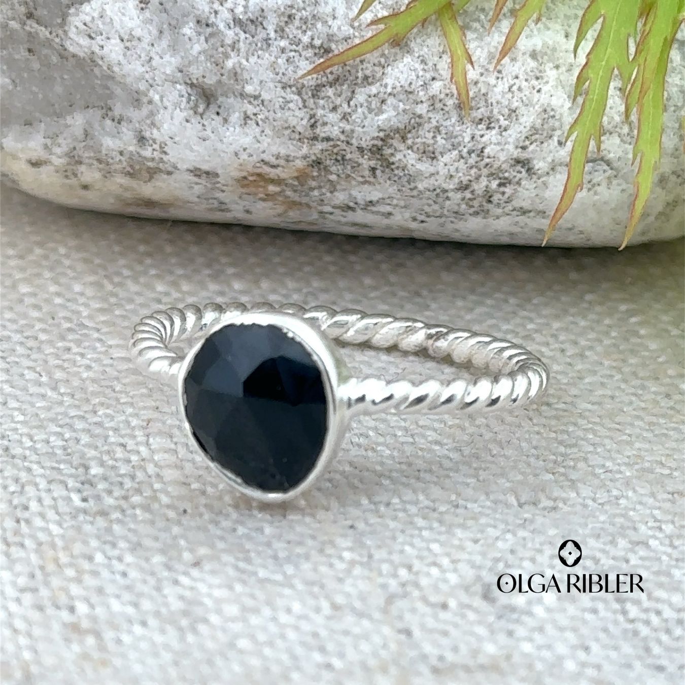 Olga Ribler Anelli: Feiner Silber Ring 925 mit Onyx Grösse 57 – Nuovo (secondo la descrizione) da Luzern venduto da Schmuckoutlet