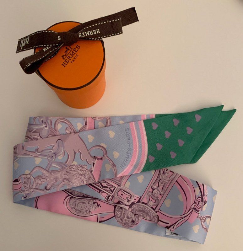 Hermès Foulards, Tücher & Schals: HERMES Twilly "BRIDES DE GALA LOVE", SS 2017 – Neu (gemäss Beschreibung) aus Zürich von Libraco