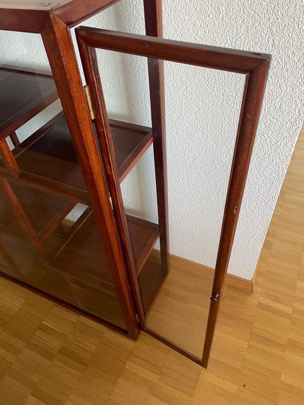 Vitrinen: Moderne Vitrine im chinesischen Stil – Gebraucht aus Bern von curtius01 7