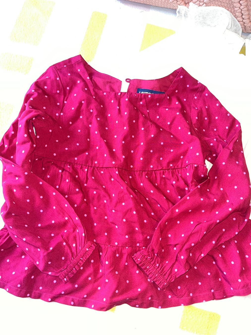 Lotti & Set di vestiti: Set of three tops age 4-5 – Nuovo (secondo la descrizione) da Genève venduto da dmt_y25y 2