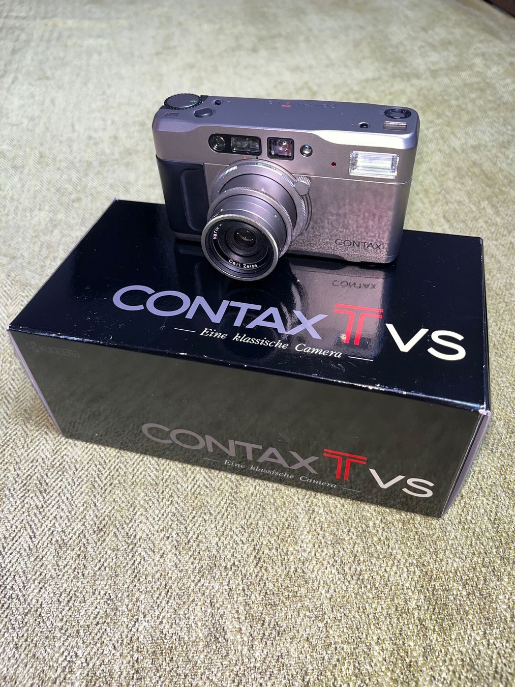 Contax Fotocamera: CONTAX - TVS  in Box inkl. UV-Filter und Flash-Adapter – Usato da Escholzmatt venduto da Grafix 9