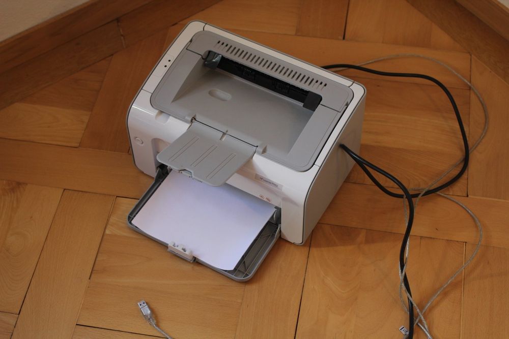 Drucker, HP LaserJet P1102 inkl. Ersatzpatrone | Kaufen auf Ricardo