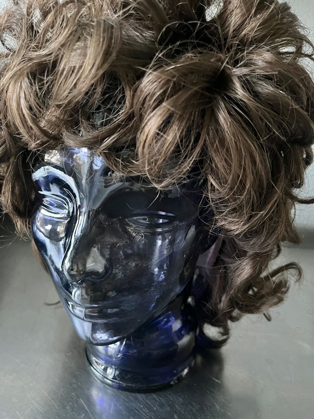 Parrucche: Kunsthaar Locken Perücke, braun – Usato da Adliswil venduto da eri.40 3