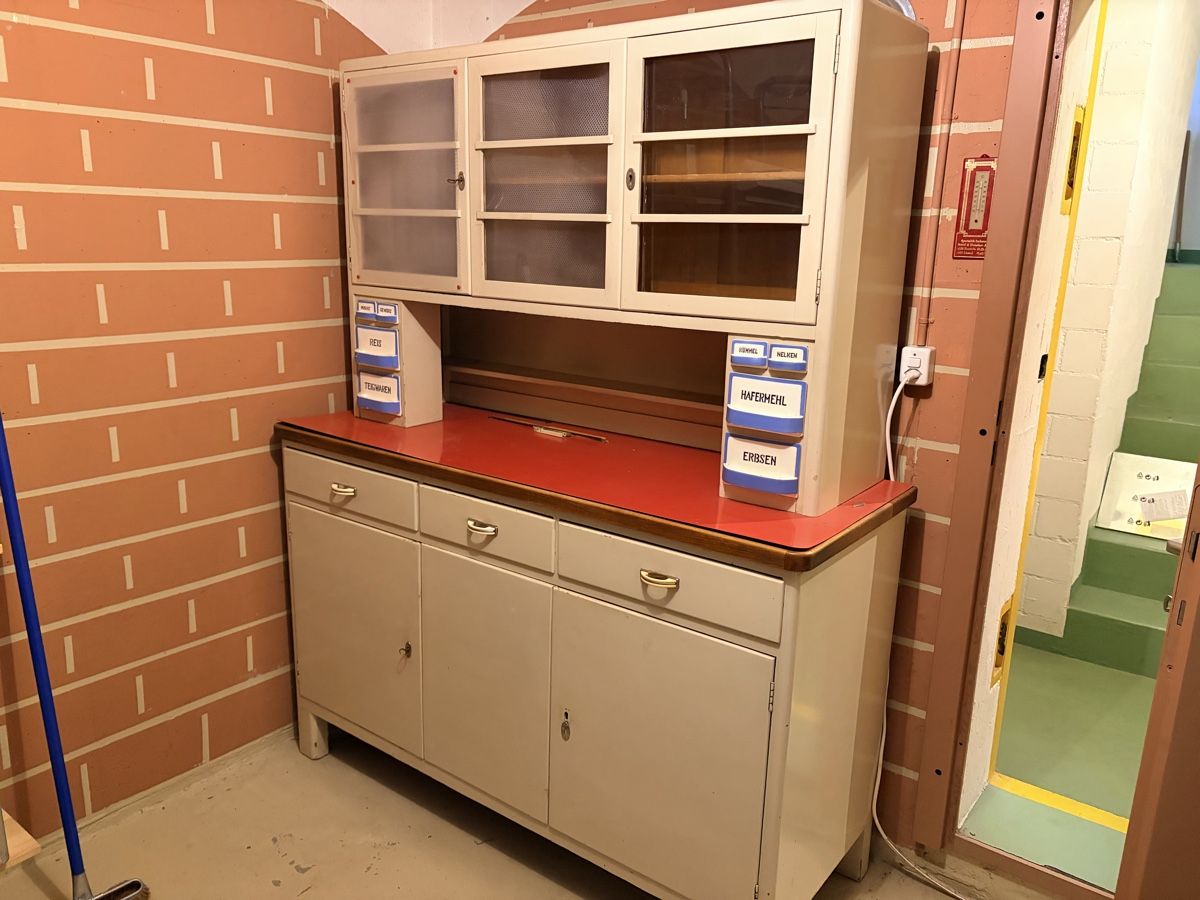 Credenze: Retro Küchenbuffet vintage – Difettoso da Pratteln venduto da Mar.La.Ma 2