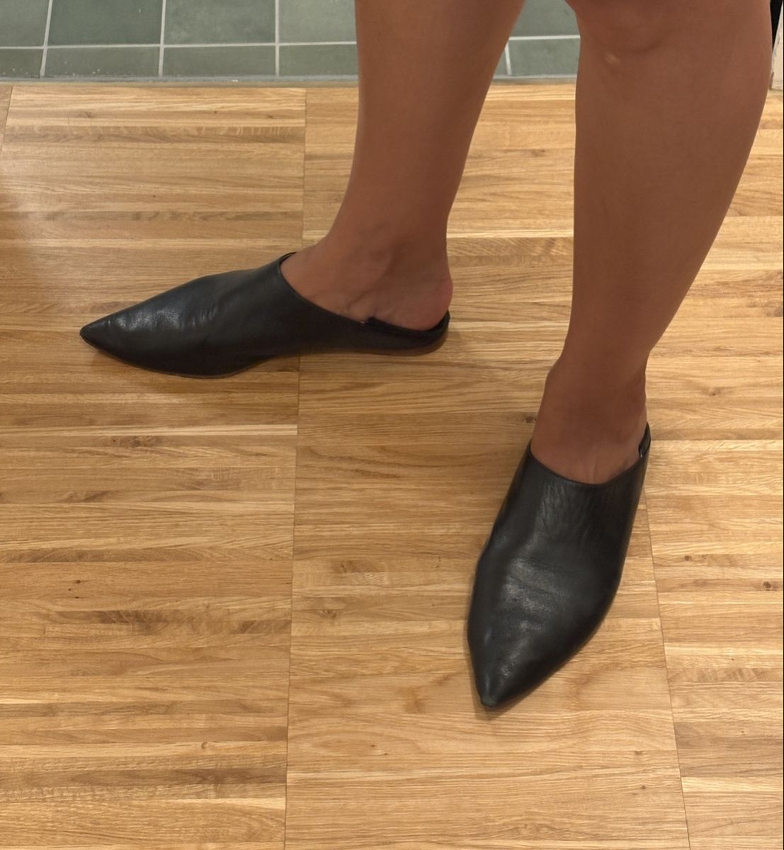 Acne Studios Chaussures femmes: Acne Studios leather babouches 38 – D'occasion à Zürich par NVTR 6