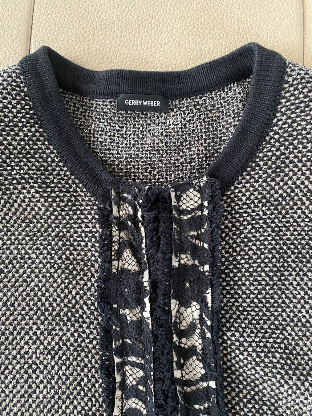 Gerry Weber Giacche: Gerry Weber Strickjacke schwarz-sand farbig Gr. 42 – Usato da Meggen venduto da 6003Luzern 2