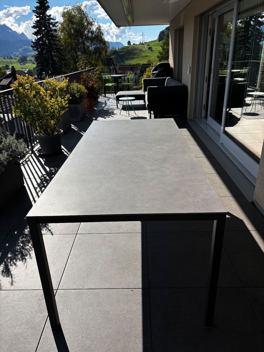 Pfister Tavoli: Gartentisch mit Granitplatte von Möbel Pfister – Usato da Gais venduto da Mellabella_G 1