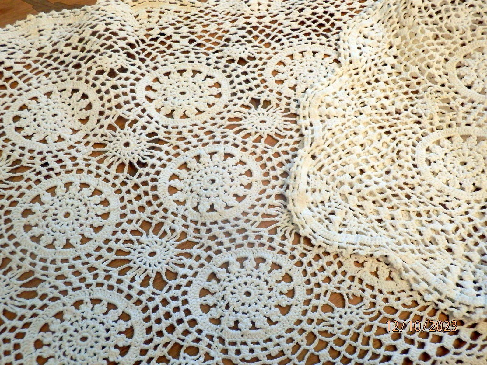 Sonstige Tischwäsche: Tischläufer,  hellbeige, handgehäkelt, 75 x 30cm, gebraucht – Gebraucht aus Ueberstorf von dinbau 4