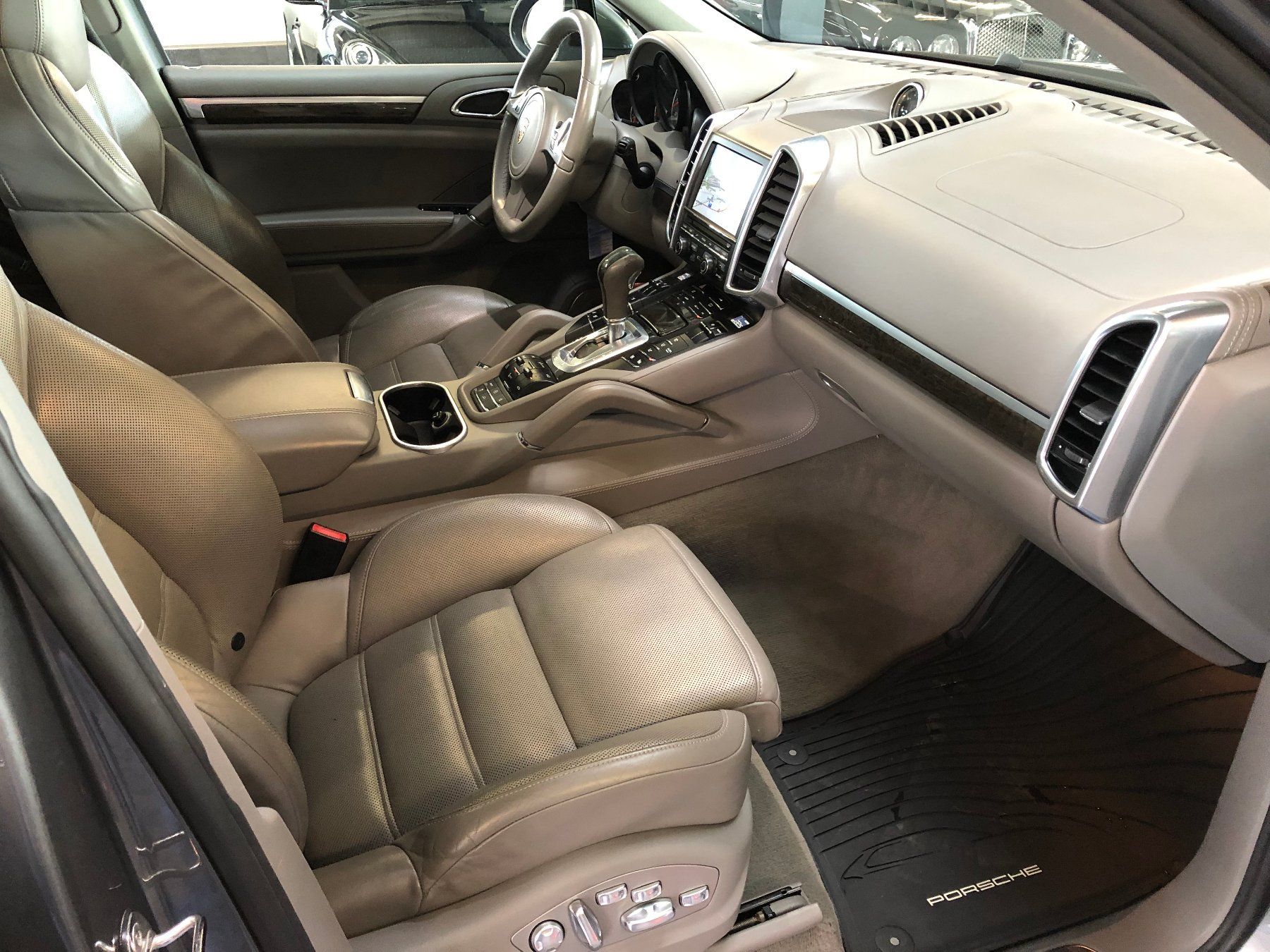 Porsche Automobili: PORSCHE Cayenne S – Usato da Gampelen venduto da Steuer0 7