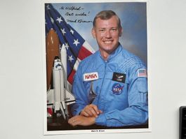 Weltraum OU Mark Brown NASA Original Porträt 8*10 signiert