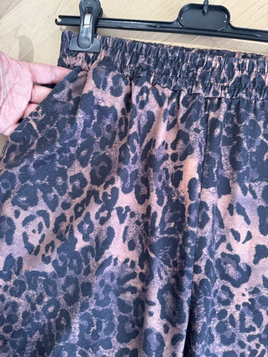 Shein Pantaloni: Pantalon Léopard T XL - Shein! – Usato da Martigny venduto da ber_tdz7 2