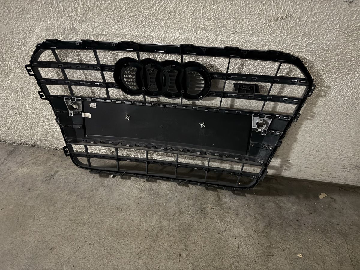 Audi Tutti i ricambio: Kühlergrill Audi S5 Original  – Usato da Urdorf venduto da robinson80 1