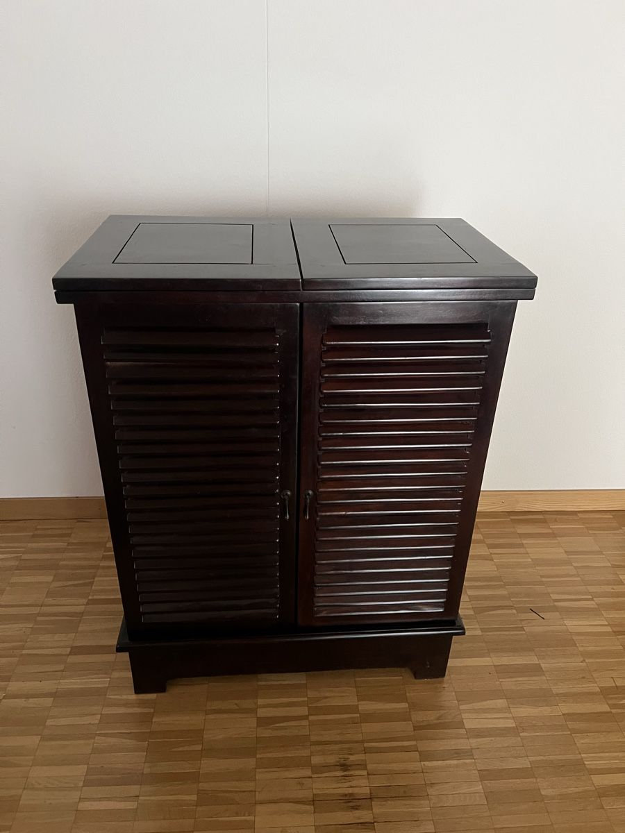 Maisons du monde Allestimento di negozi e stand fieristici: Barmöbel / Barschrank Massivholz – Usato da Unterengstringen venduto da cck_ 1