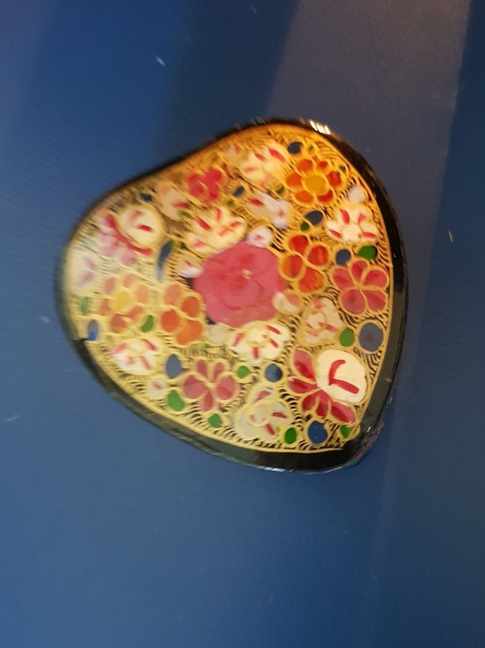Barattoli: Pappmaché Dose Schatulle Herzform 8 x 7 x 4 cm – Usato da Münchenbuchsee venduto da babilibern 1