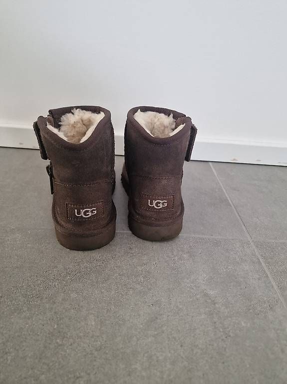 Ugg Scarpe per ragazzi: Ugg Bambino 27.5 – Usato da Lugano venduto da Omre1 1