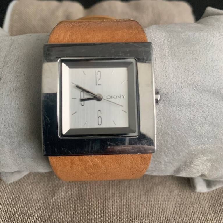 Orologi: DKNY Uhr mit Lederarmband beige – Usato da Stäfa venduto da DearDarling