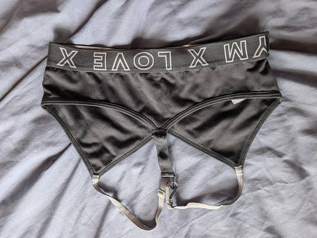 Autres dessous: Brassière de sport – D'occasion à Alle par pau_qb8x
