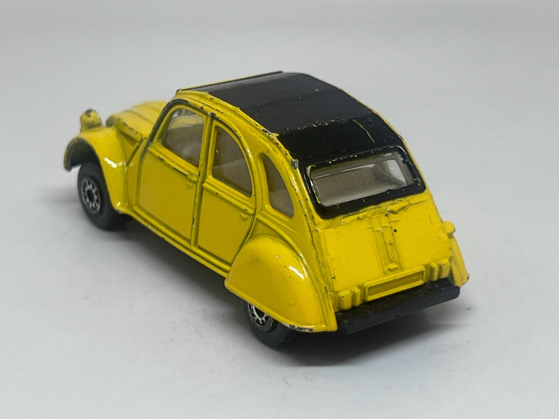 Maisto Voitures modèles: Maisto Citroen 2CV #657 – D'occasion à Wildegg par LaaBoutique 2