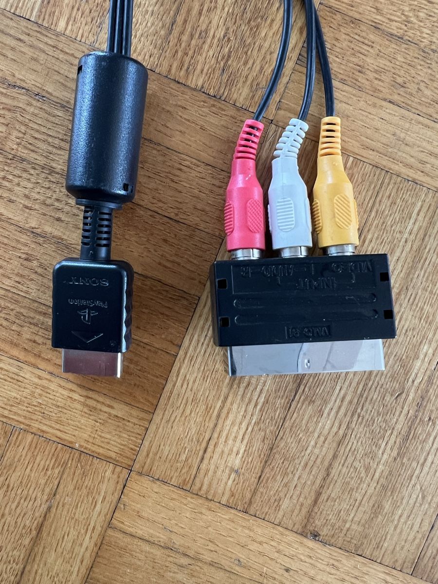 Sony Cavi: Playstation SCART Kabel mit Adapter – Usato da Winznau venduto da Mgubler 1