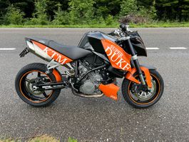 KTM 990 Super Duke in schickem Design, frisch ab MFK!