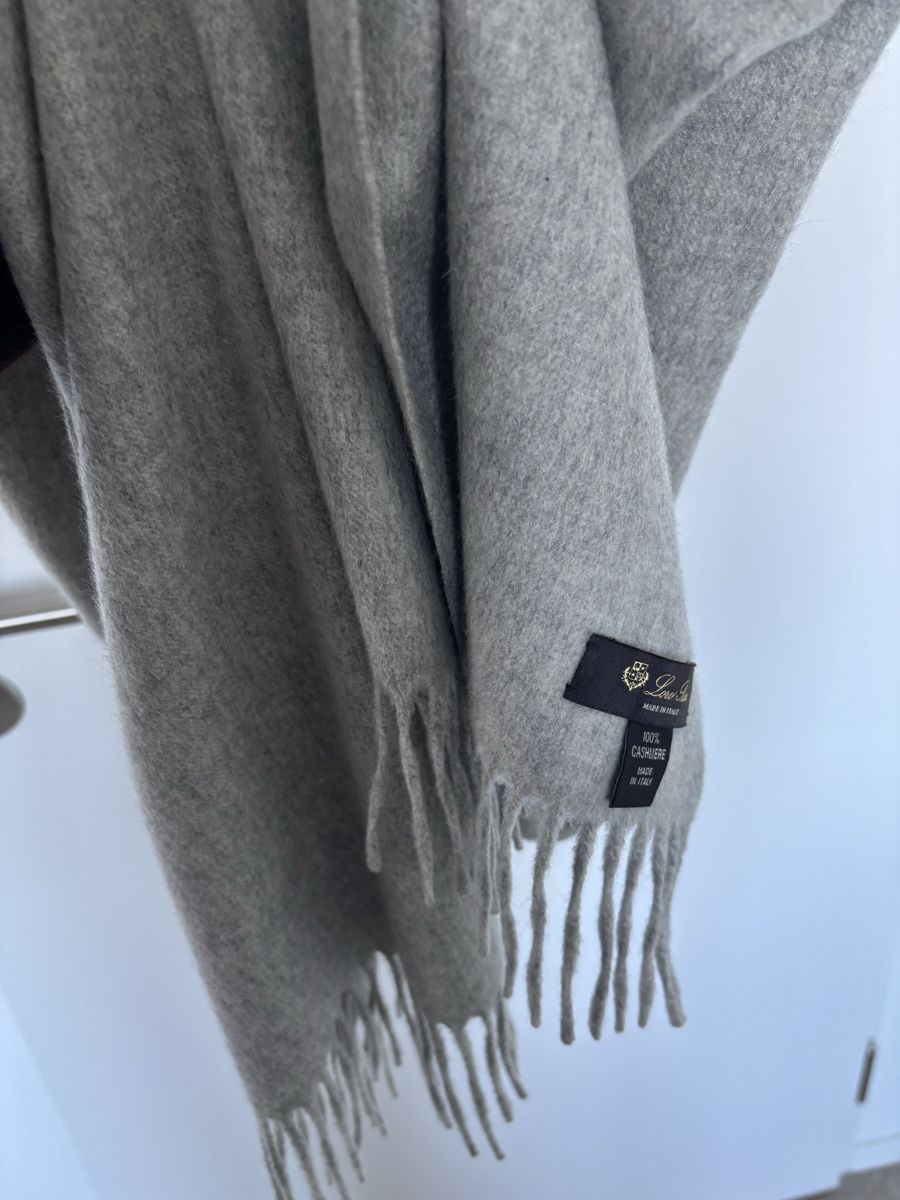 Loro Piana Foulards, Tücher & Schals: Loro Piana Kaschmir Schal silber grau wunderschön – Gebraucht aus Zürich von car_9sdb 4
