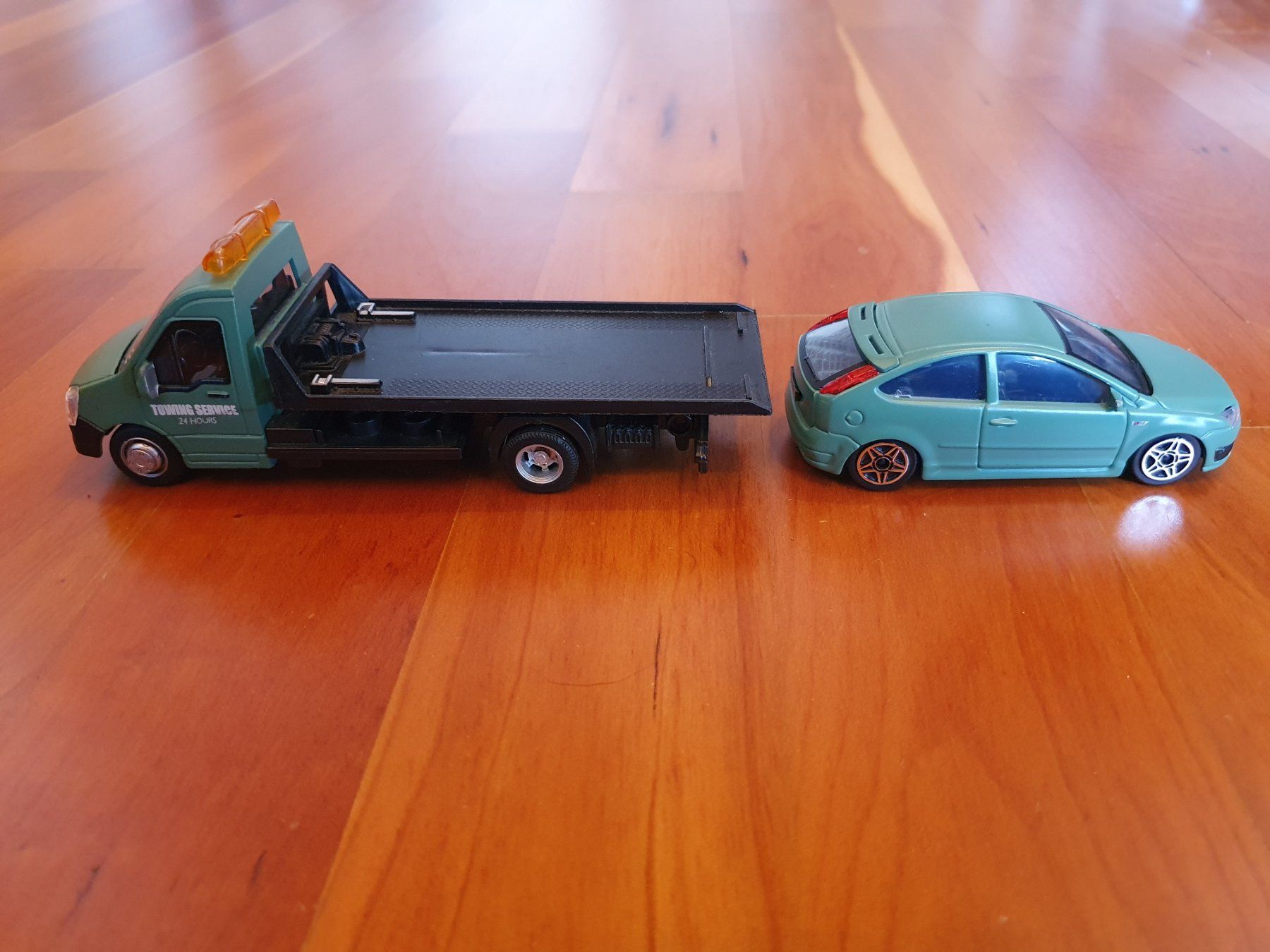 Bburago Modellini d'auto: Bburago Abschleppwagenn mit Ford Focus Massstab 1:43 – Usato da Triesen venduto da platzproblem1 8