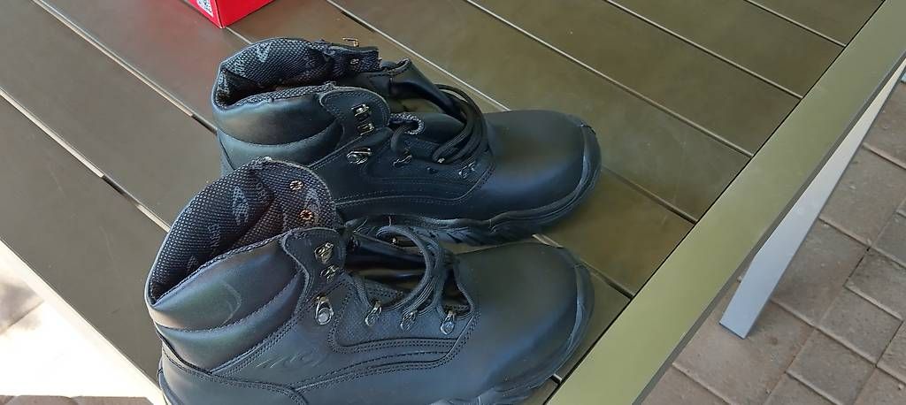Chaussures hommes: Sicherheitsschuhe – Neuf avec emballage d'origine à Rüegsauschachen par globo7 2