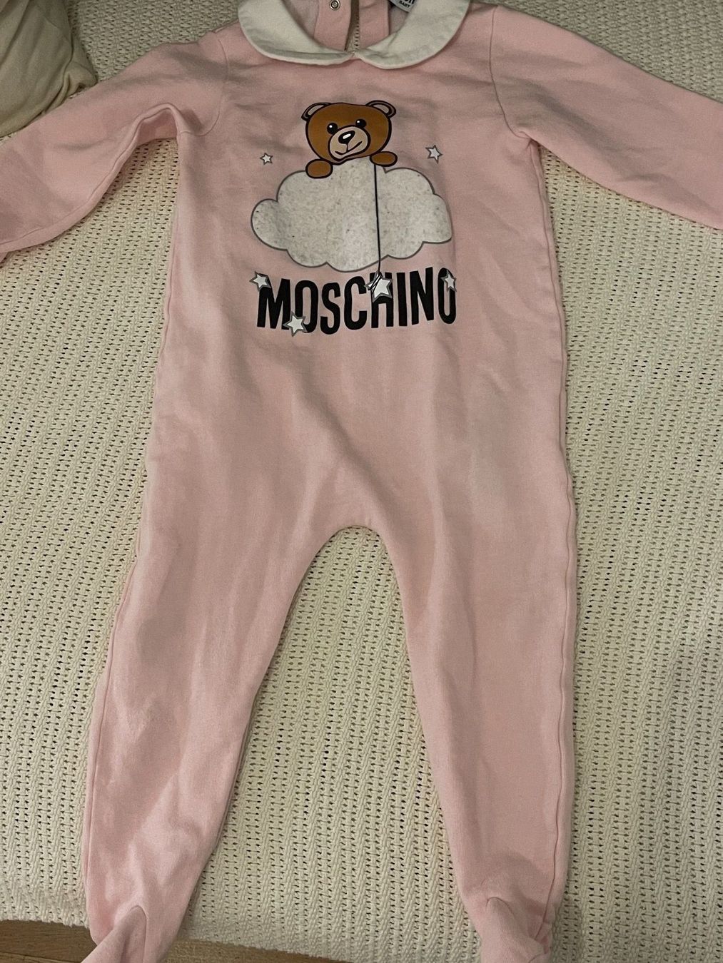 Pagliaccetti: Moschino Baby Strampler – Usato da Zürich venduto da Bybyana