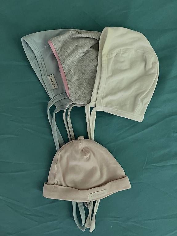 Pagliaccetti: Neugeborenen Mütze / Strampler – Usato da Bülach venduto da fts_xmm9