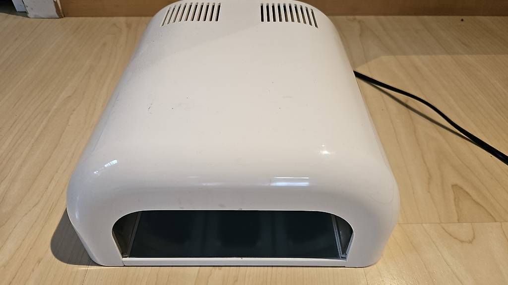 Künstliche Fingernägel: UV Lampe für Nägel – Gebraucht aus Moosseedorf von irenemamo