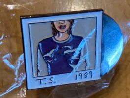 Taylor Swift Pin Anstecker Pop Punk Metal Rock Band