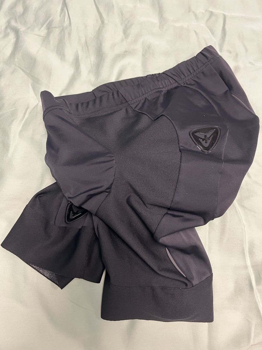 Pantalons: CUORE Damen-Radhose – D'occasion à Zürich par srtx94