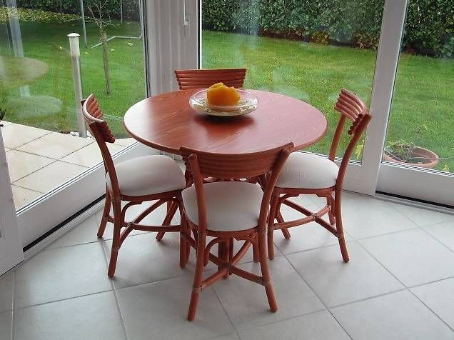 Set di tavolo e panche: Petit canapé et table de salle à manger – Usato da St-Barthélemy VD venduto da John_ 4