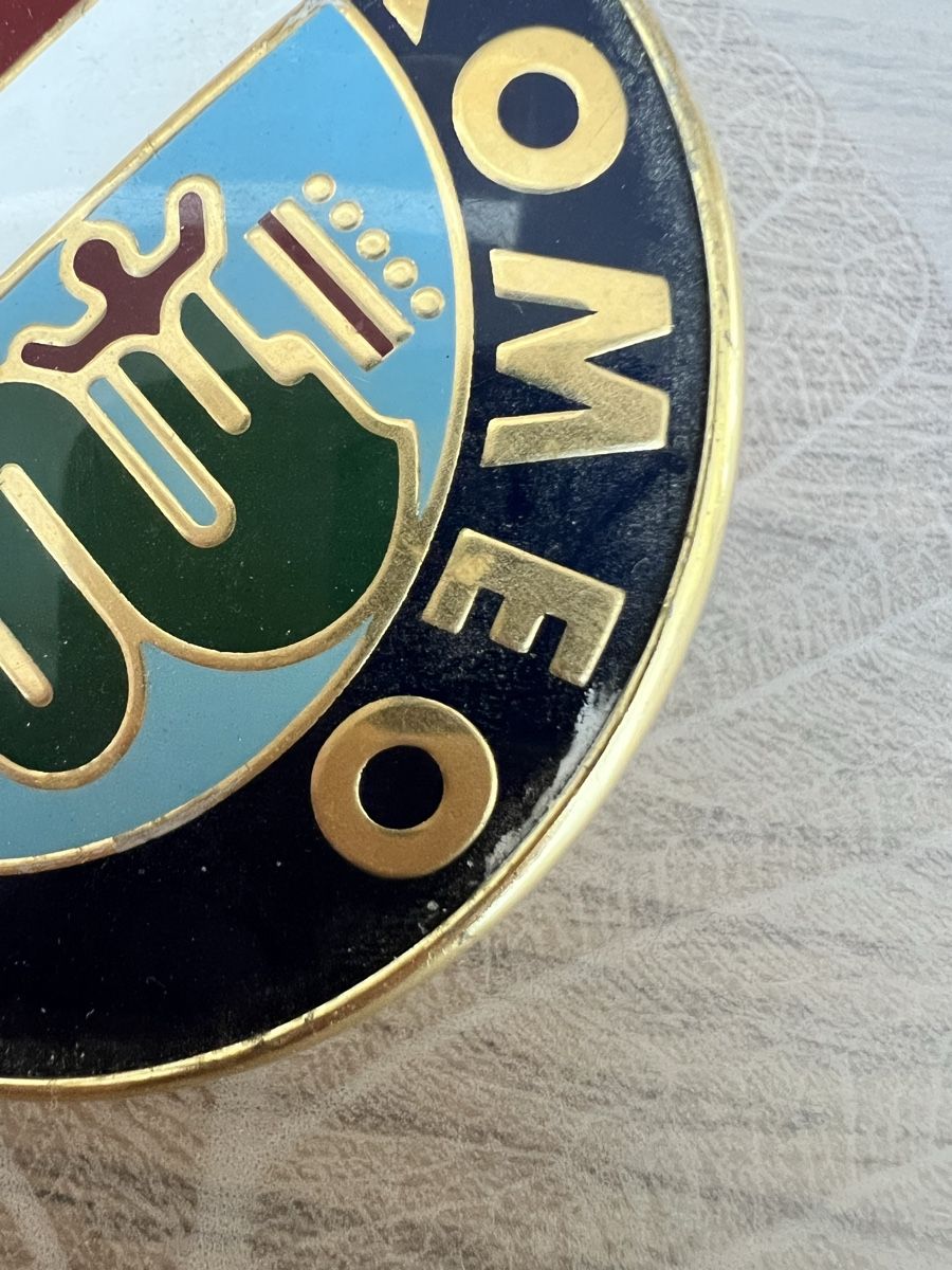 Alfa Romeo Tutti pezzi di ricambio auto: Alfa Romeo Emblem Signet Logo – Usato da Sevelen venduto da Ritiplampi 4