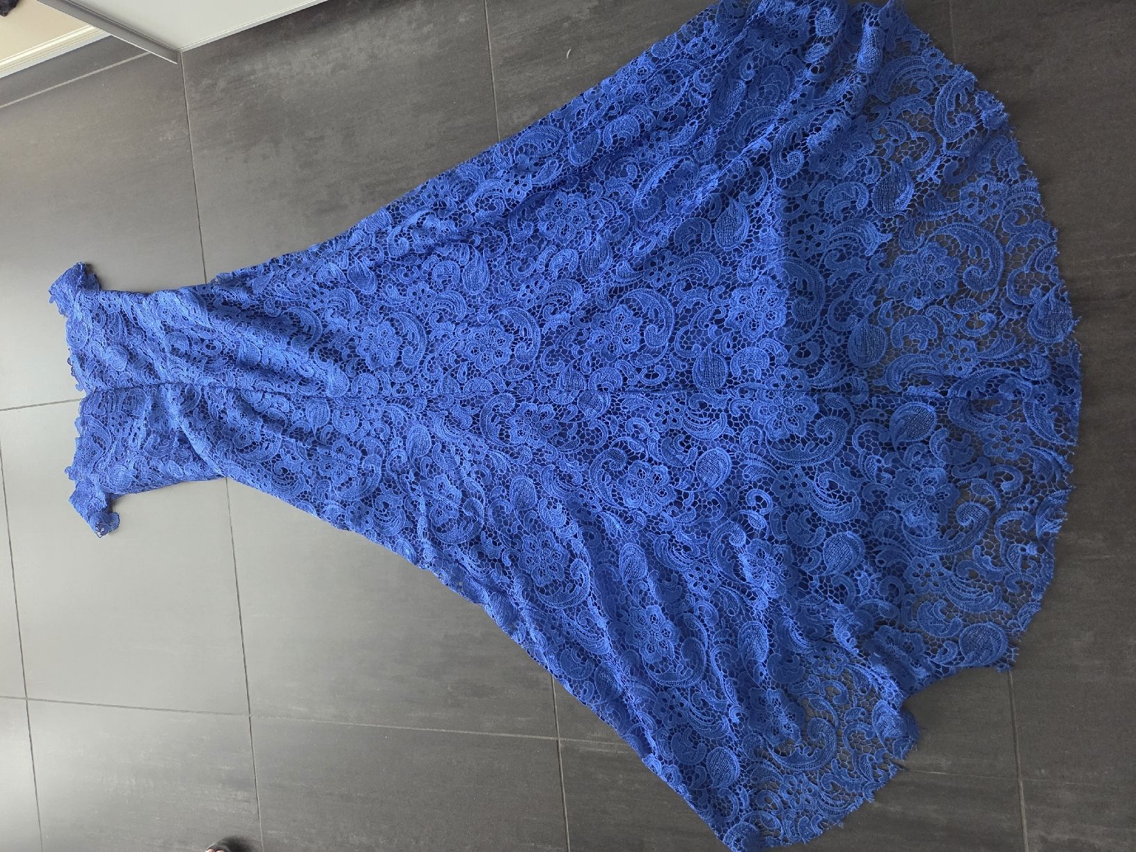 Kleider: Wunderschönes, blaues Abendkleid, Grösse 36, neuwertig. – Gebraucht aus Roggwil BE von PopArtStationBern 2