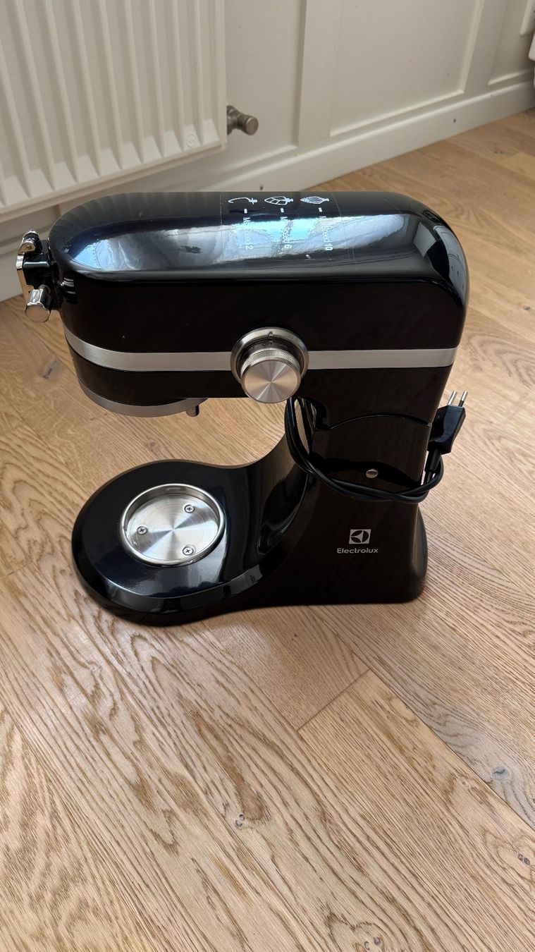 Electrolux Elettrodomestici da cucina: Küchenmaschine EKM4200 Schwarz – Usato da Walzenhausen venduto da -Ballu-