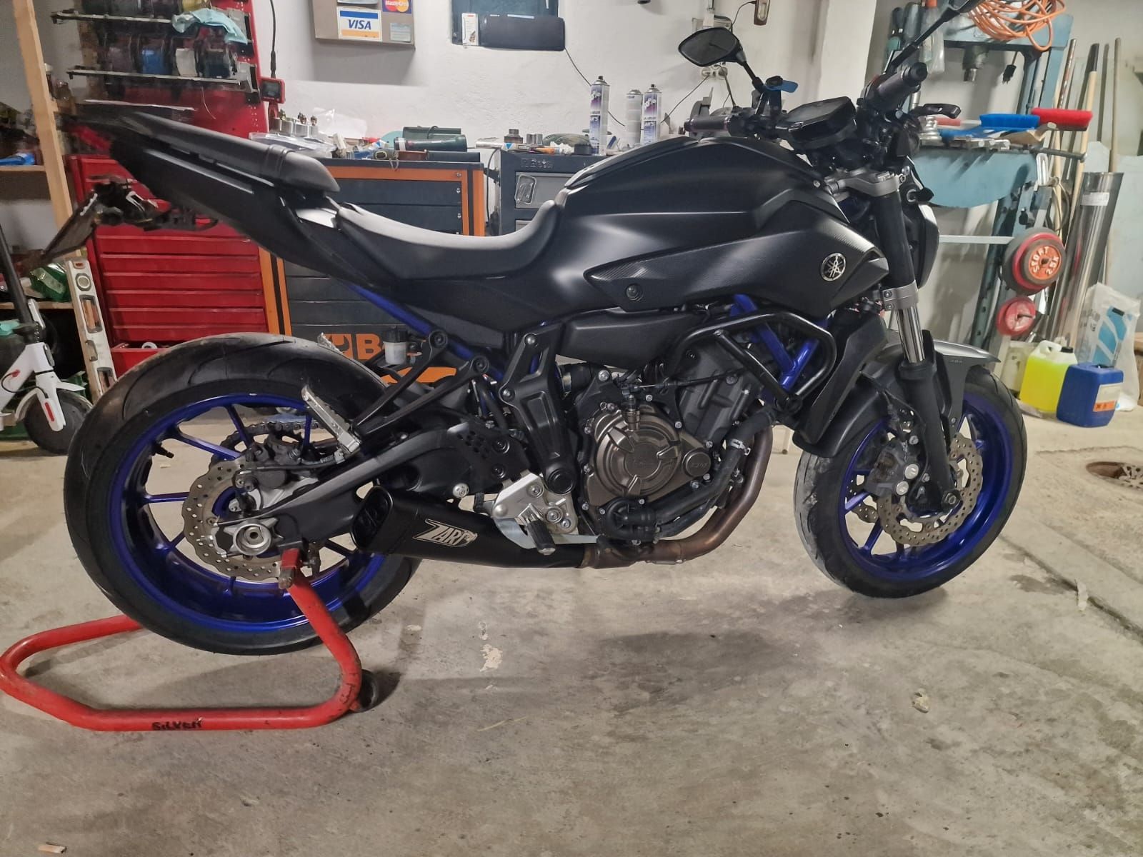 Yamaha Strada: Yamaha MT-07 noire 35kW – Usato da Bulle venduto da sca_hyy7 4