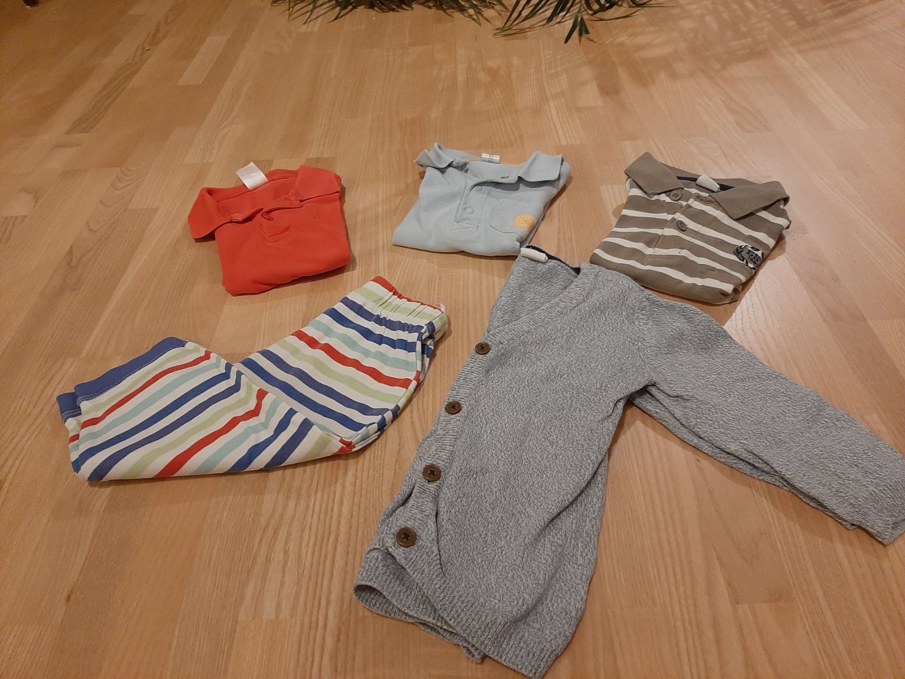 H&M Lotti & Set di vestiti: Praktisches Kleiderpaket Gr. 80 – Usato da St.Gallen venduto da sim_2thg