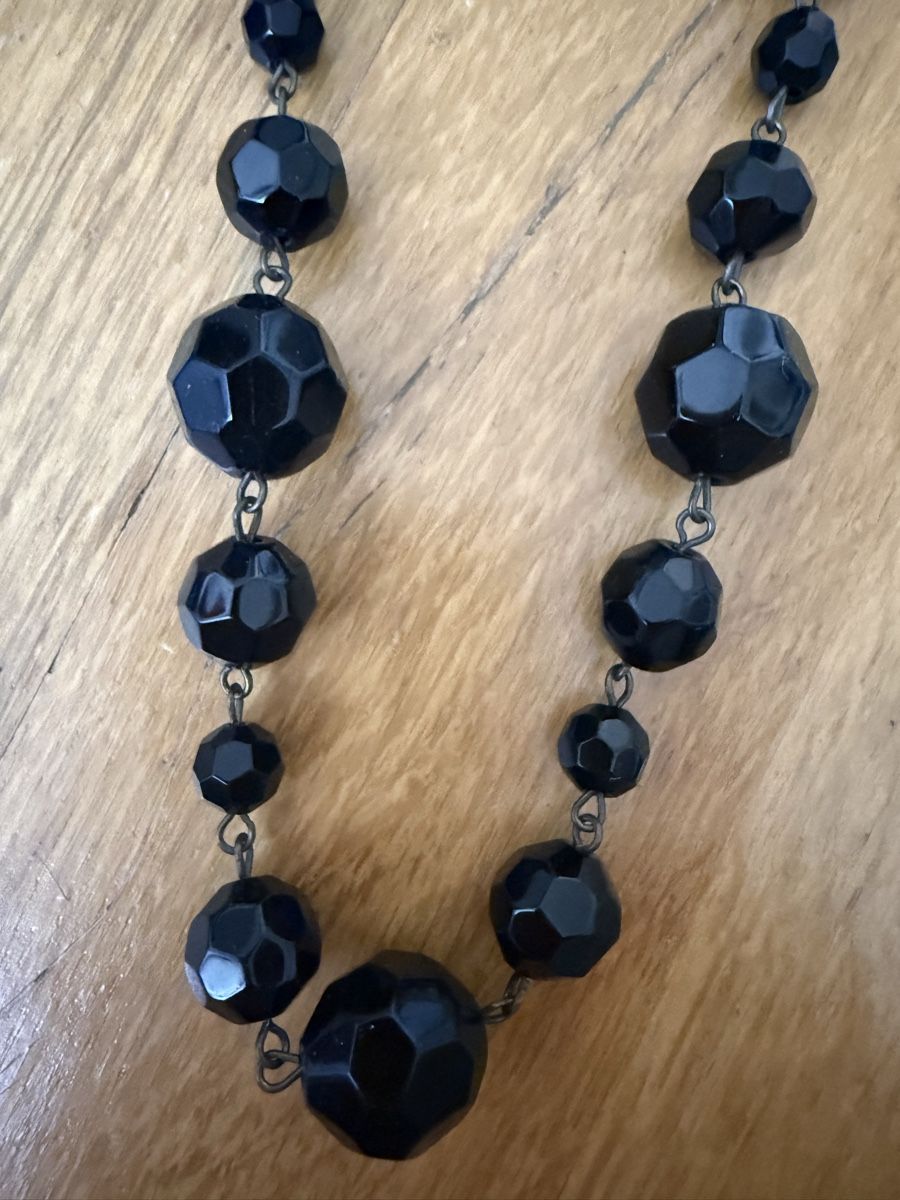 Colliers: Kette schwarze Glasperlen gebraucht – Neuf (Voir description) à Richterswil par cobruetsch