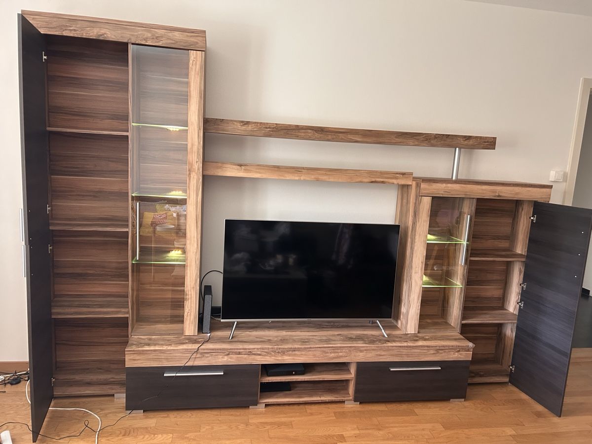 Conforama Mobili TV: Modern Wall Unit - Entertainment Center - Excellent Cond. – Usato da Bern venduto da sil_n2tc 2
