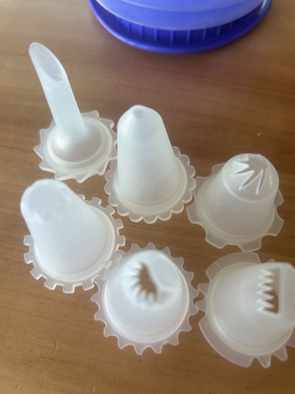 Tupperware Elettrodomestici da cucina: Tupperware Dekorierkugel Set  mit 6 Aufsaetzen – Usato da Kaltbrunn venduto da lagone1 3