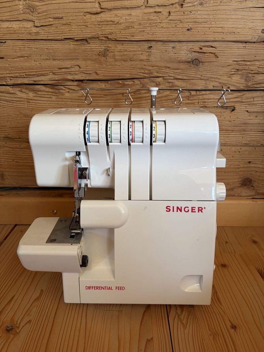 Singer Machines à coudre: Singer Overlock Nähmaschine – Défectueux à Krummenau par lorenascherrer