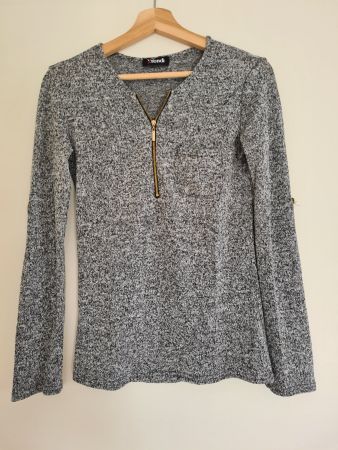 Leichter Pullover grau mit goldigem Reißverschluss
