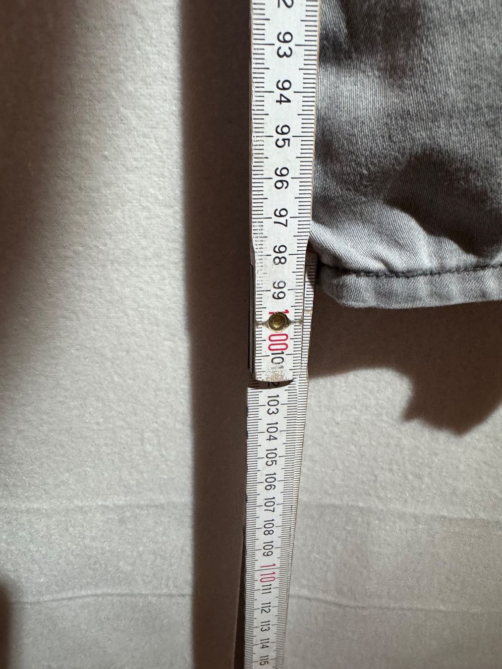 H&M Jeans: Hellgraue Jeans mit Gummizug von H&M Gr. 38 – Usato da Grosswangen venduto da SALE_SALE_SALE 1
